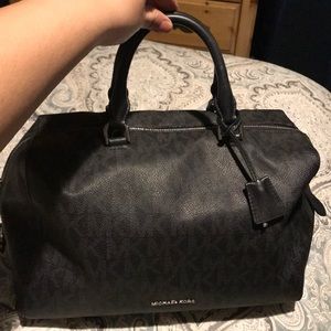BLACK MICHAEL KORS KIRBY SATCHEL